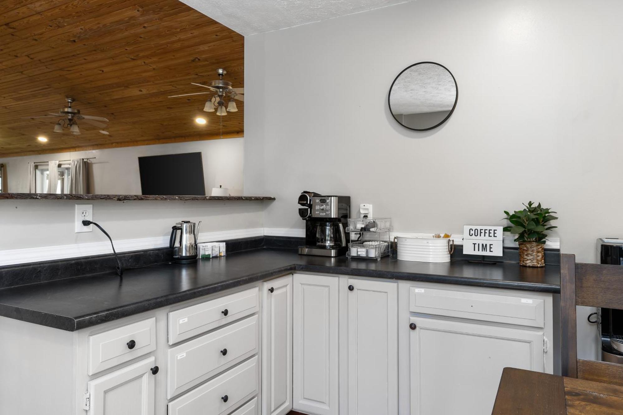 Spacious Cabin Near Hocking Hills And Caves With Hot Tub And Firepit Laurelville Exterior foto