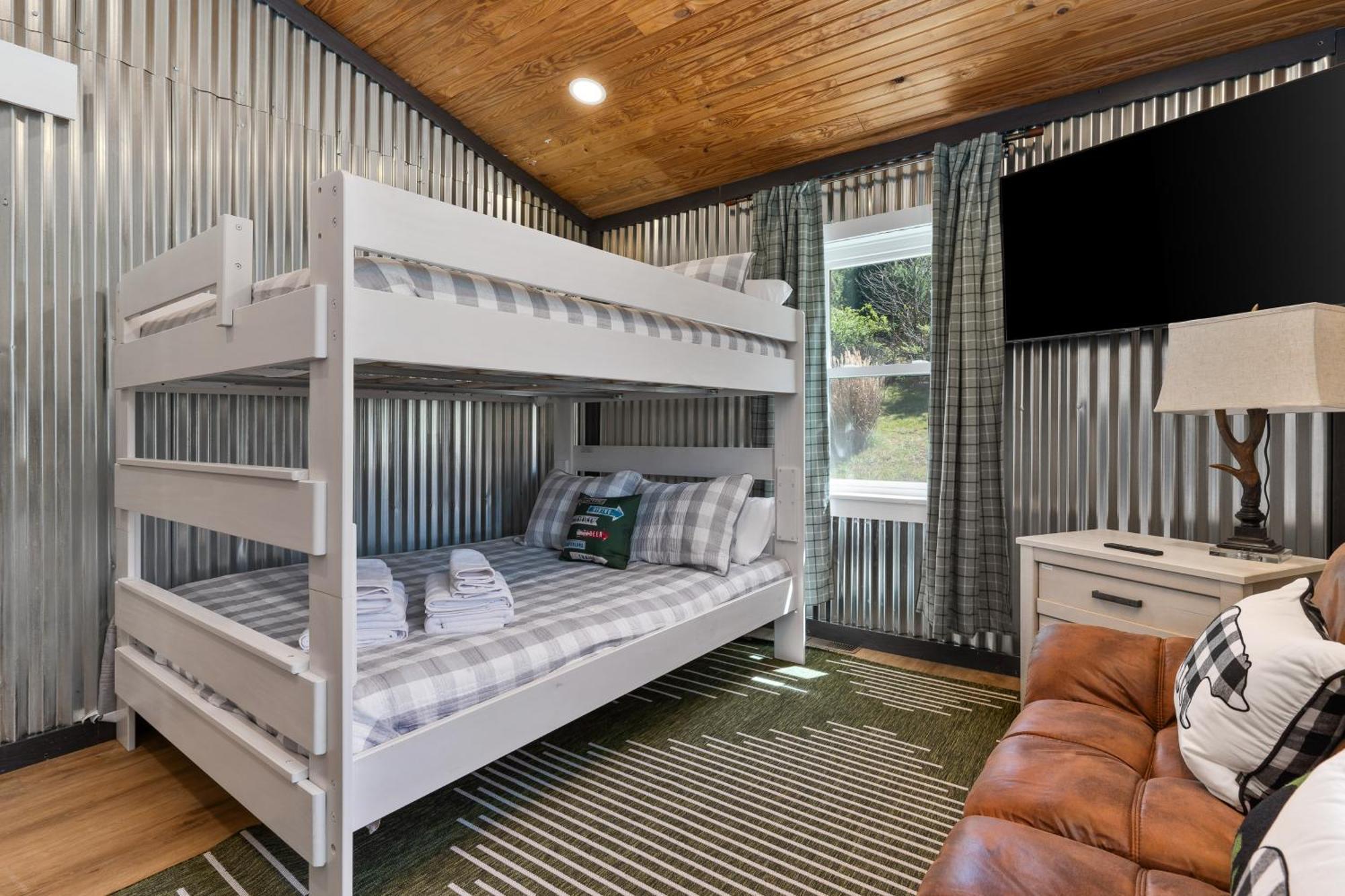 Spacious Cabin Near Hocking Hills And Caves With Hot Tub And Firepit Laurelville Exterior foto